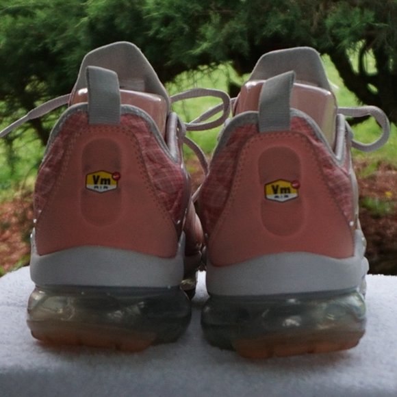 RARE Women's Nike Vapor Max Plus Bleached Coral sneakers sz 8.5 M - Picture 5 of 11